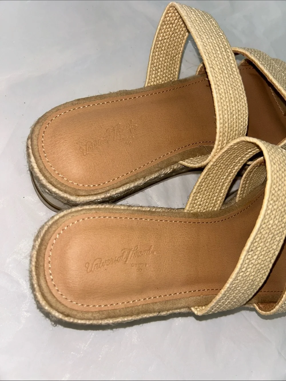 EUC Universal Thread Triple-strap Slide Sandals Size 6.5